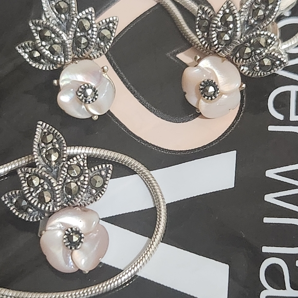 Made in Thailand Jewelry - Beautiful looks like a wedding set necklace and earrings